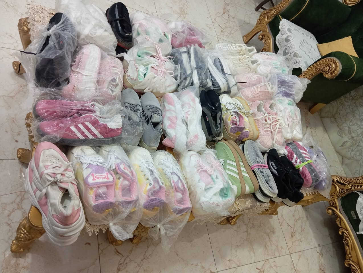 للبيع بالحمزه المدحتيه شي ان اوربي قياسات من 30الى 41 بيع شلع بيهن 60زوج زوج ب5 
***********
