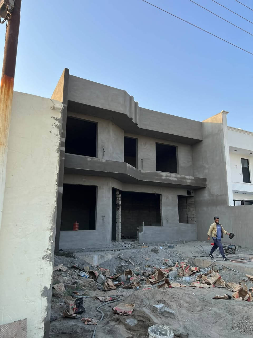 يوجد كادر لبخ  شغل دجة اولى والشغل هوة يحكم 

لبخ جرارة + لبخ ناعم +تقطيع +تصفير مساطر 

***********

نص مكتوب في الصور:
- HONOR X9c 24mm f/4 1/619s ISO100 ٠٧:٣٦ ٢٦/٠٩/٢٠٢٤
- HONOR X9c 48mm f/4 1/172s ISO100 ١٦:٤٠ ٢٦/٠٩/٢٠٢٦
- HONOR X9c 24mm f/4 1/240s ISO100 ١٦:٤٠ ٢٦/٠٩/٢٠٢٦
- ***********