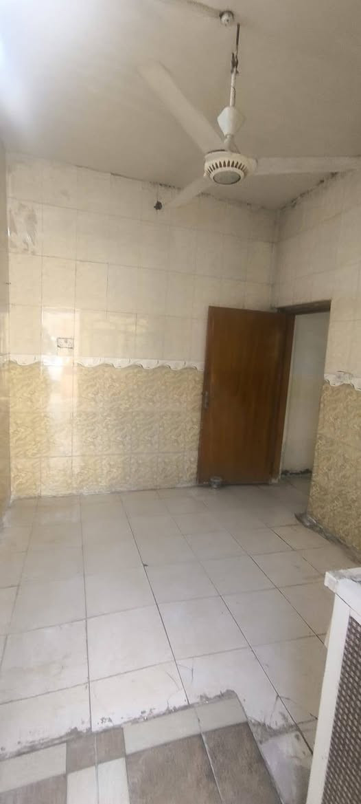 مشتمل للايجار 
العنوان بابل حي الجزائر خلف ملعب الاداره المحليه 
يحتوي 
غرفه نوم 
هول +مطبخ 
مجموعة صحية معزولة 
مبلغ الايجار 250 الف دينار 
للاستفسار الاتصال 
***********
***********
مكتب عقارات أبراج بابل 
عنوان المكتب بابل حي الجزائر مقابل الجسر الدولي
