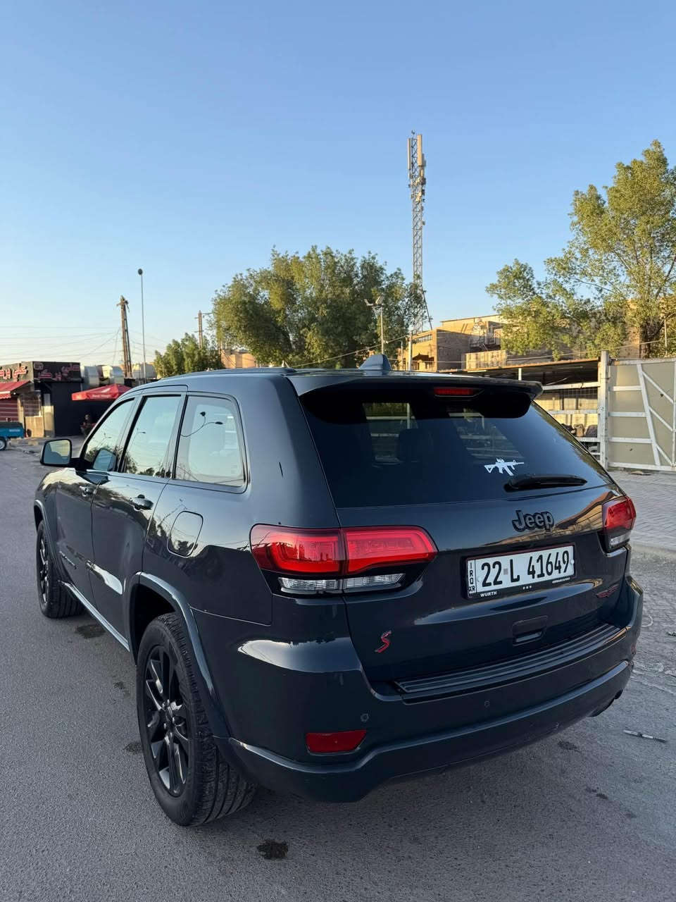 السلام عليكم 
للبيع Jeep كراند شيروكي  2018
فئه اترايل هوك
لمتدد فول 1/1

المحرك 3.6 / 6 اسلندر 
رقم اربيل بأسمي تحويل مباشر 
السيارة بلاك توب 
رادار خلفي 
حساسات
فتحه سقف
دخول ذكي
قطعتين تبريد 
شاشه كبير كار بلي 
كشنات جلد كنتاره 
وبعد هواي اكو موصفات 
سياره نضيفه جداً 
حادث السياره 4 قطع صبغ بدون دواخل وايرباك
ممشه السياره 105km
السياره حاهزة مابيها نقص 
السعر 183ورقه وبيها مجال بسيط لشراي
عنوان بغداد حي العدل 
رقم الهاتف *********** بغداد, العراق

