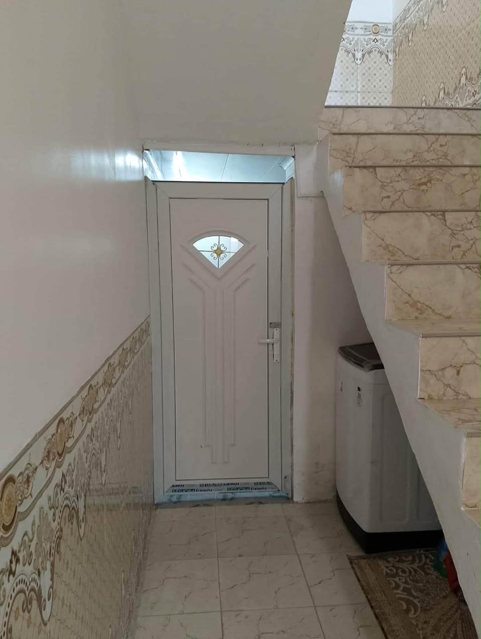 السلام عليكم
للبيع بيت بالهلايجيه بشارع الحداد قريب ع مدرسة الشيخ خوام مساحة ١٢٥ متر بناء سنة ٢٠٢٢ جديد ونضيف طابق ونص جاهز من كلشي باقي التفاصيل مراسلة الصفحه او الاتصال +9647804527235
