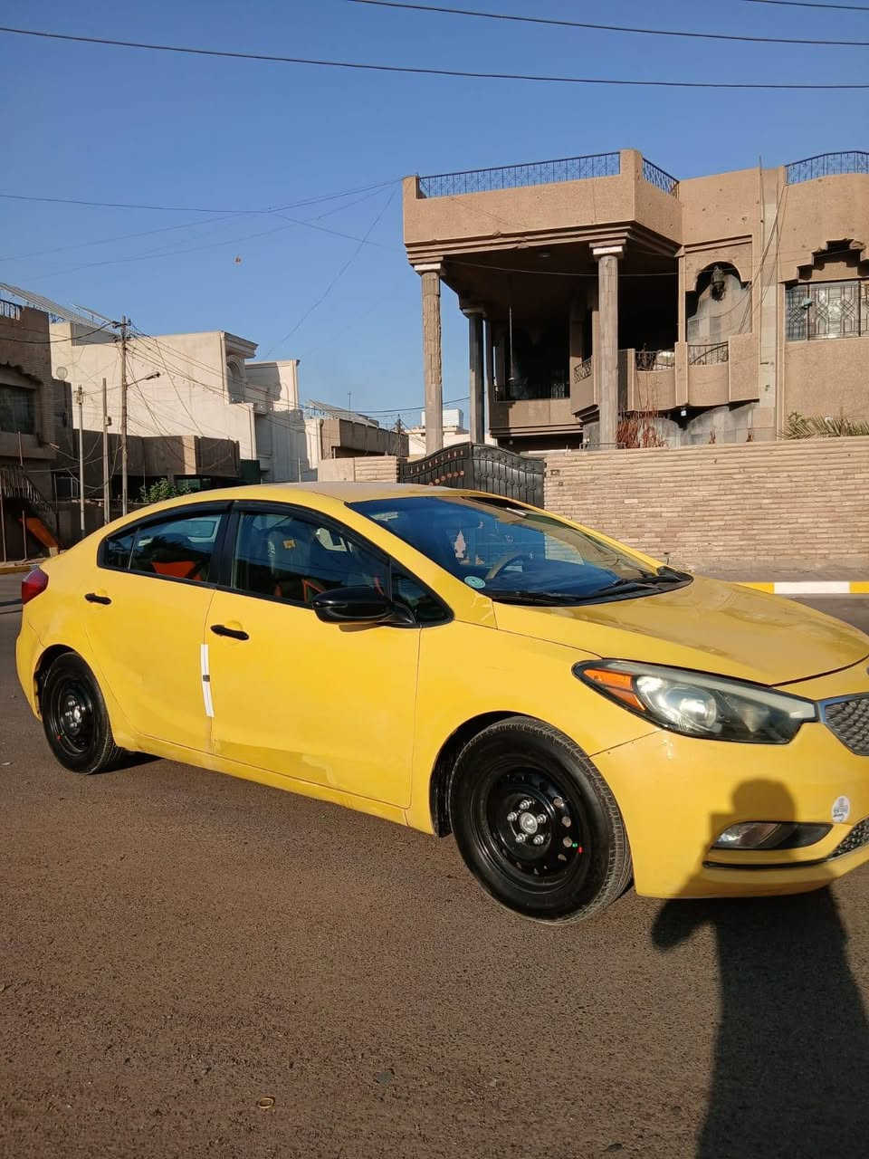 يالله السلام عليكم كيه فورتي موديل 2016وارد امربكي سونار منشور السياره جديده وجاهزه مكينه وكير وحداديه وتخم تاير وتبريد مكفولات مكينه 1800دوش العنوان بغداد رقم هاتف ***********السعر 90وبي مجال شي بسبط
