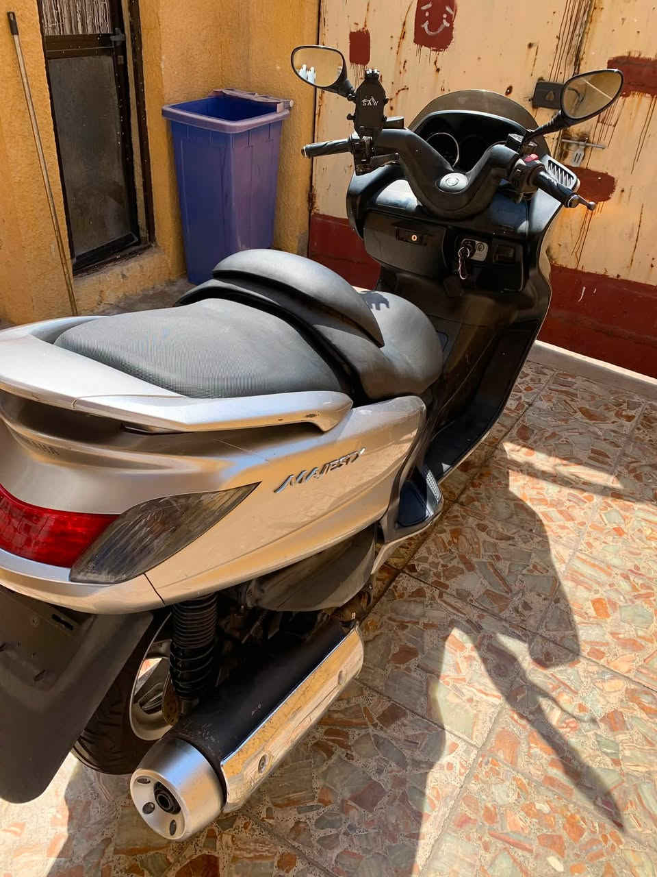 للبيع ياماها ماجستي مني كراند مكينة 250cc
السلام عليكم 
اخوان الرجاء تركيز بقراءة المنشور قبل الاتصال
 
للبيع دراجة ياماها ماجستي مني كراند مكينة ربع 
مواصفات الدراجة معروفة 
مكينة مكفولة بلادية برغي ما مفتوح دهنها موتل الاخضر ركز الاخضر وليس الاحمر دهن خاص Maxi Scooter
ماء راديتر زيتي
الدراجة عليها ادامة كهربائيات كلها شغالة 
الدراجة امانة الله شلعة ومعدل ورزانة تاكل الگاع اكل وبالعافية عالياخذها 
 
مكانها بغداد المشتل 

الشراي يتصل 

***********
***********
