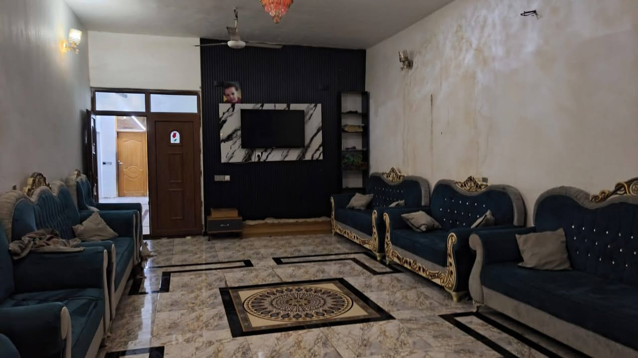 بيع مستعجل بناء درجه اولى. حر ما مطلوب حي زهراء شارع المستوصف 
دار للبيع –📍 الموقع: الديوانية حي الزهراء –  شارع المستوصف 
📐#المساحةـ225متر
 

📄#الطابوـصرف
 

🔹 تفاصيل الدار:
⚜️⚜️ طابقين – بناء كونكريت 
⚜️⚜️ الكهرباء غير مطلوبة (بوري)
⚜️⚜️ 2 غرف نوم
⚜️⚜️ 3 مجمعات صحية
⚜️⚜️ براني
⚜️⚜️ مطبخ
⚜️ صالة
⚜️طابق ثاني هيكل واصل للسقف🧱🧱🧱
⚜️ثلاثه غرف نوم 
⚜️صاله
⚜️حمام وصيحات 
⚜️ نظام كاميرات مراقبة
⚜️ سنة البناء: 2018
#معه_كافه_الخدمات_تبليط_ارصفه🧱🧱

للمزيد من التفاصيل: يرجى مراجعة مكتب نعيم  البديري 

~~~~~~~~~~~

#متابعة_الصفحة

#نستقبل_جميع_عروضكم

———————————————————

🔺#للاستفسار الاتصال ع الارقام

‪***********‬‏📲 

  او مراسله واتساب +964 770 986 0830 📲  

—————————————————————

او زيارة مكتبنا من الساعة 3 الظهر الى 8 مساء 

🔺  مراجعة مكتب نعيم  البديري

🔺 حي النهضه مقابل جامع شاكر هندس
