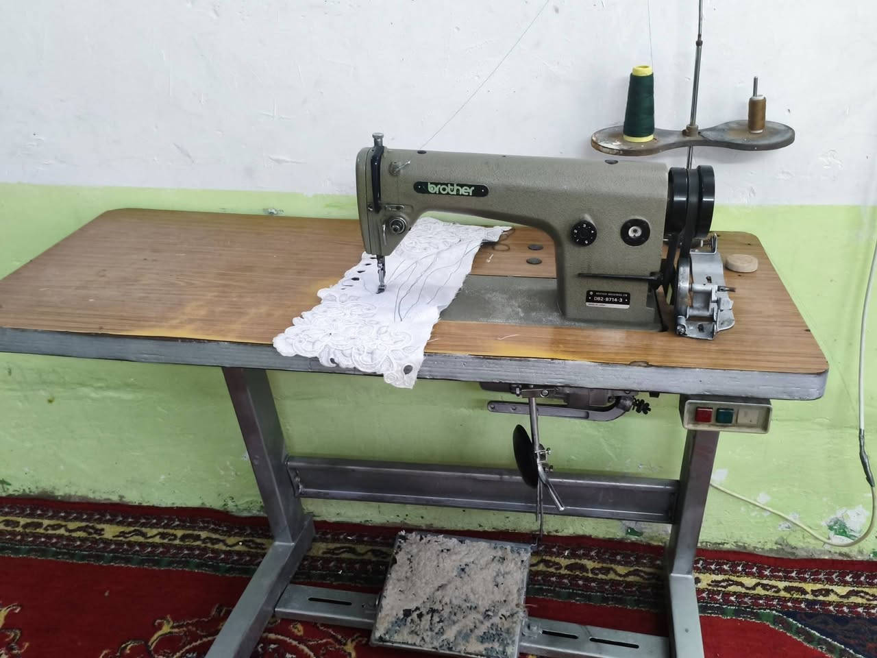للبيع مكينة خياطة صناعية نوع برذر ياباني اصلي مؤسسة اخت الجديدة لتفاصيل السعر الاتصال على هاذه الرقم ***********
