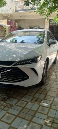 بي وايدي كن بلاص 2025 داخل جلد احمر  مواصفات كن بلاص  ماشية عل محرك 8 ...