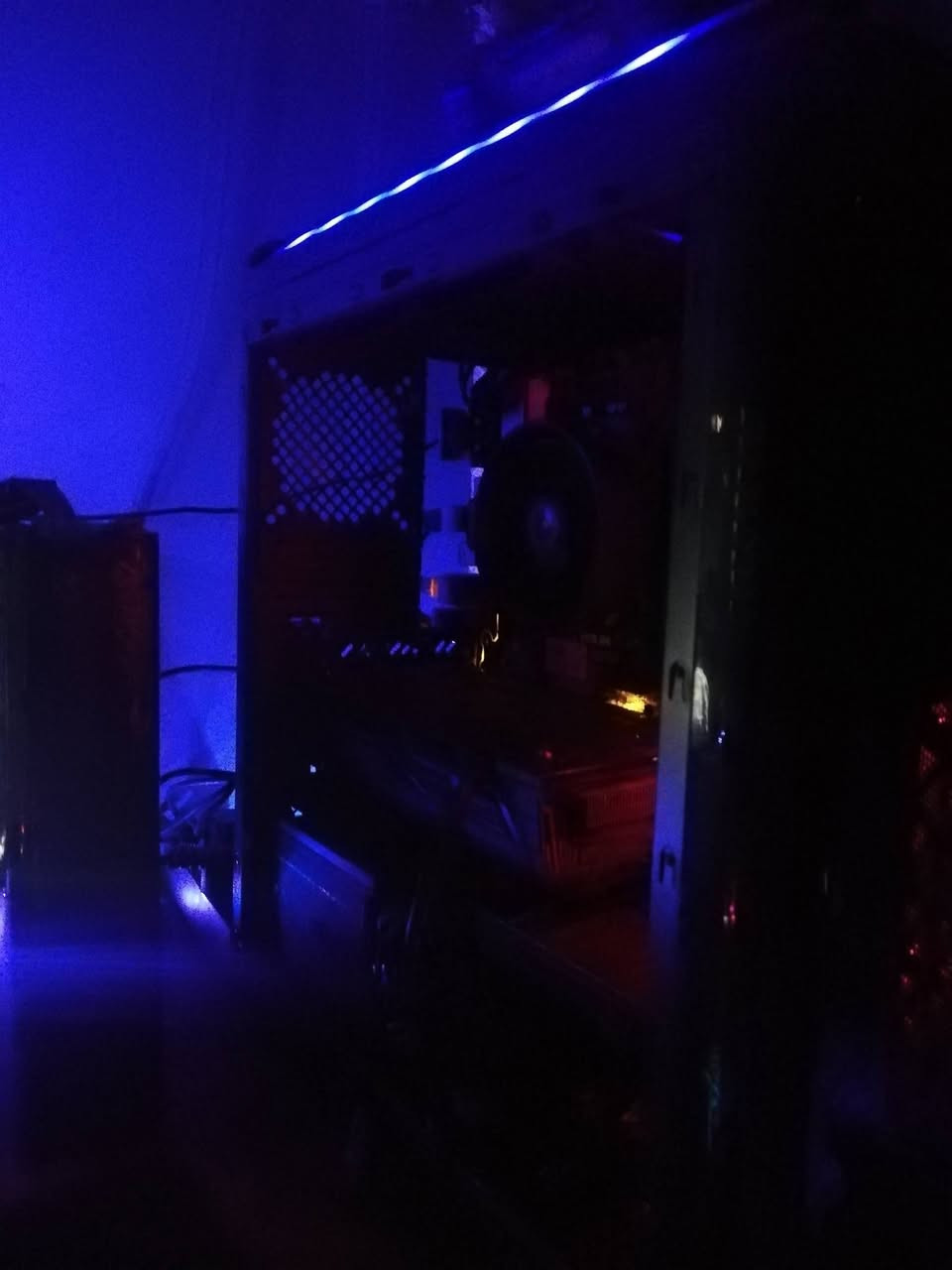 السلام عليكم،
الحاسبة معروضه للبيع  المواصفات مذكوره

رام  DDR4 16GB

المعالج AMD Ryzen 5 pro 4650G

المساحة 1 تيرا

كرت شاشه RX 590

بورسبلاي 650

مبرد غازي 

مكاني بصره ابو صخير سكن المطار 

تواصل فقط واتساب ***********

السعر 570 وبيها مجال بسيط

ادمن وافق 🌹
