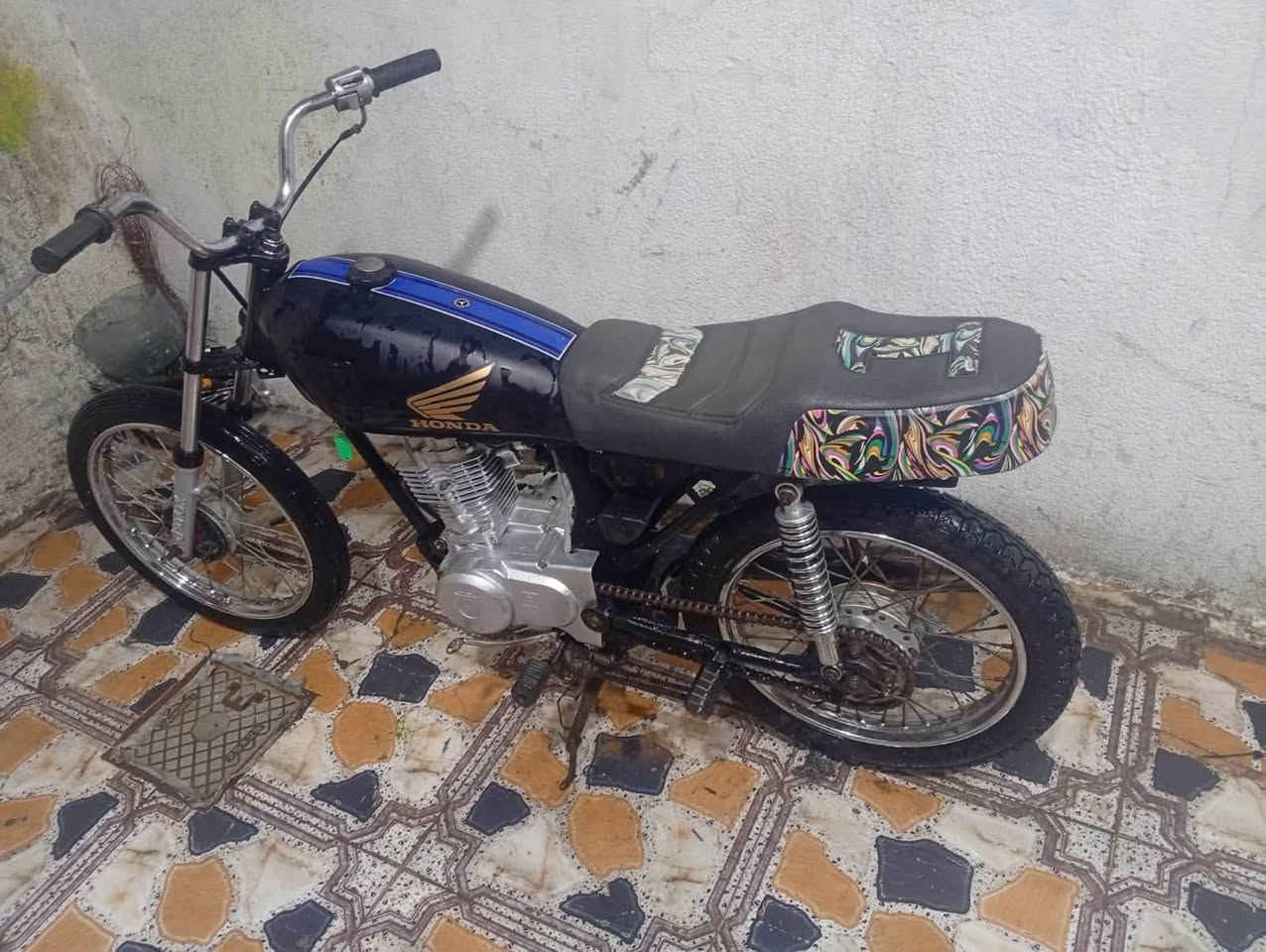 درجه نامه شلامجة ادوات مكان البصره رقم *********** سعر 400 بيه مجال قليل دراجه جديدة ونظيفة للاستفسار أتصل  على رقم الهاتف
