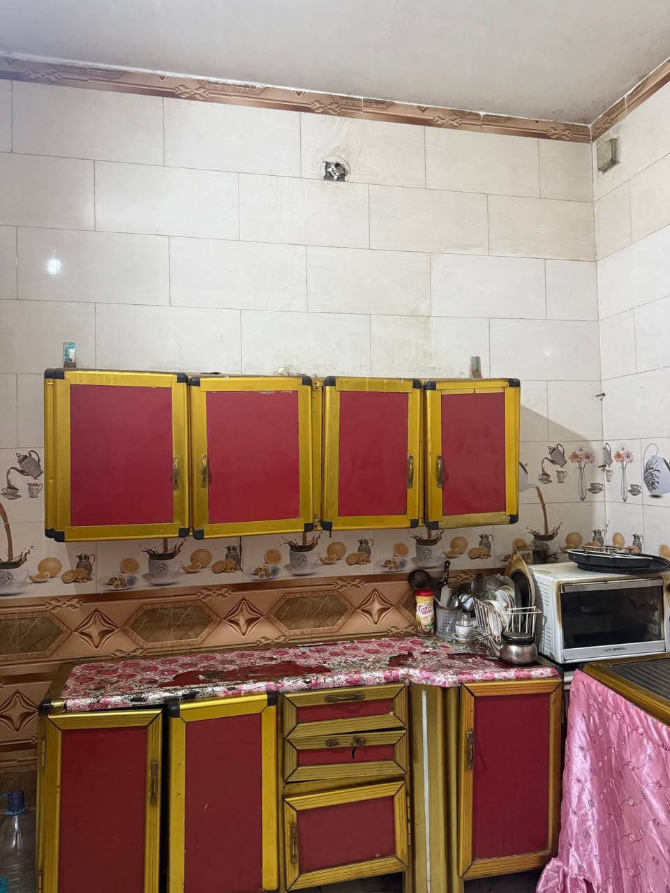 بيت مساحته 100متر بناء حديث غرفه وصاله ومطبخ واستقبال وصحيات في منطقه سيد جميل عل شارع عشرين الفاصل بين منطقه سيد جميل وحي العدل شارع رئيسي السعر 65للاتصال *********** عمارة, ميسان
