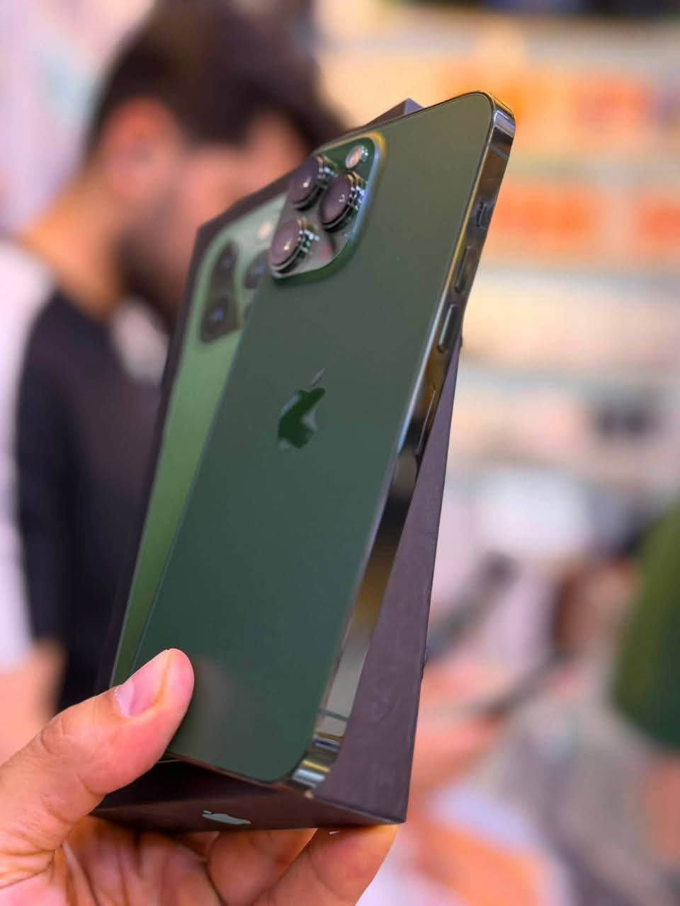 ايفون 13 برو ماكس اصلي
ذاكره 256 
بطاريه 89 نضافه حاله حال جديد شخط واحد مابي💯💯 بي قطعه اصليه من ابل ضمان من مركز 5 ايام وين ميعجبك افحص على حاسبه كله نورمال وتر بروف ملحقات كامله
السعر 640 الف قفل من اخير 
العنوان بغداد البياع 

***********
