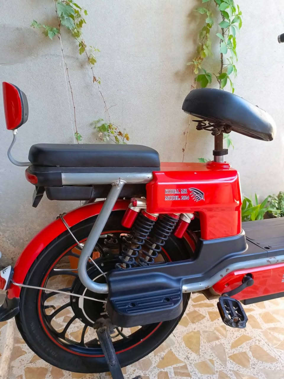 السلام عليكم
ماطور شحن للبيع🔋⚡

لايت اشاير هورن بلوتوث كلو شغال

بطاريات 5 أجداد عقل جديد 

اربع نمرات 

تشغيل اسويج وكرت وتشغل عن بعد عاطل

السعر 300 وبي مجال 

المكان موصل أيسر حي الانتصار.   يرحم والديك الي ما يشتري لا يراسل الموطور ما مبدل كلشي بي بس تشغيل عن بعد عاطل هاذوا.   ***********
