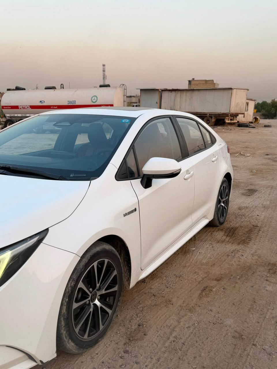 السلام عليكم
للبيع تويوتا كورولا 2023 هايبرد - تجميع صيني - شكل الامريكي
المواصفات:
 اقتصادي جداً، صرف 4-5 لتر لكل 100 كم، محرك هايبرد 1.8L
 فتحة سقف
 رادار محيطي + نظام تثبيت السرعة الذكي
 دخول وتشغيل بصمة
 هند بريك دكمه
 اوتو هولد
 شاشة أندرويد 12.3 إنج + أبل كاربلاي وأندرويد أوتو
 كاميرا رجوع
 تبريد قطعتين
 PM2.5 ثنائي، نقاء هواء AUTO تبريد ديجتل
 إضاءة LED أمامية وخلفية
حالة السيارة:
 ماشية 113 ألف كم حقي ومثبت بالصور
 بطارية هايبرد وكالة 100% بدون أي مشاكل
 تخم تايرات جديد
 سنوية بأسمي
 بيها بارد بالبنيد و الجاملغ الخلفي من جهه الراكب موضح بالصور
السعر: 136 (قابل للتفاوض البسيط)
المكان: [بغداد الكرخ]
للتواصل: 
 *********** بغداد, العراق
