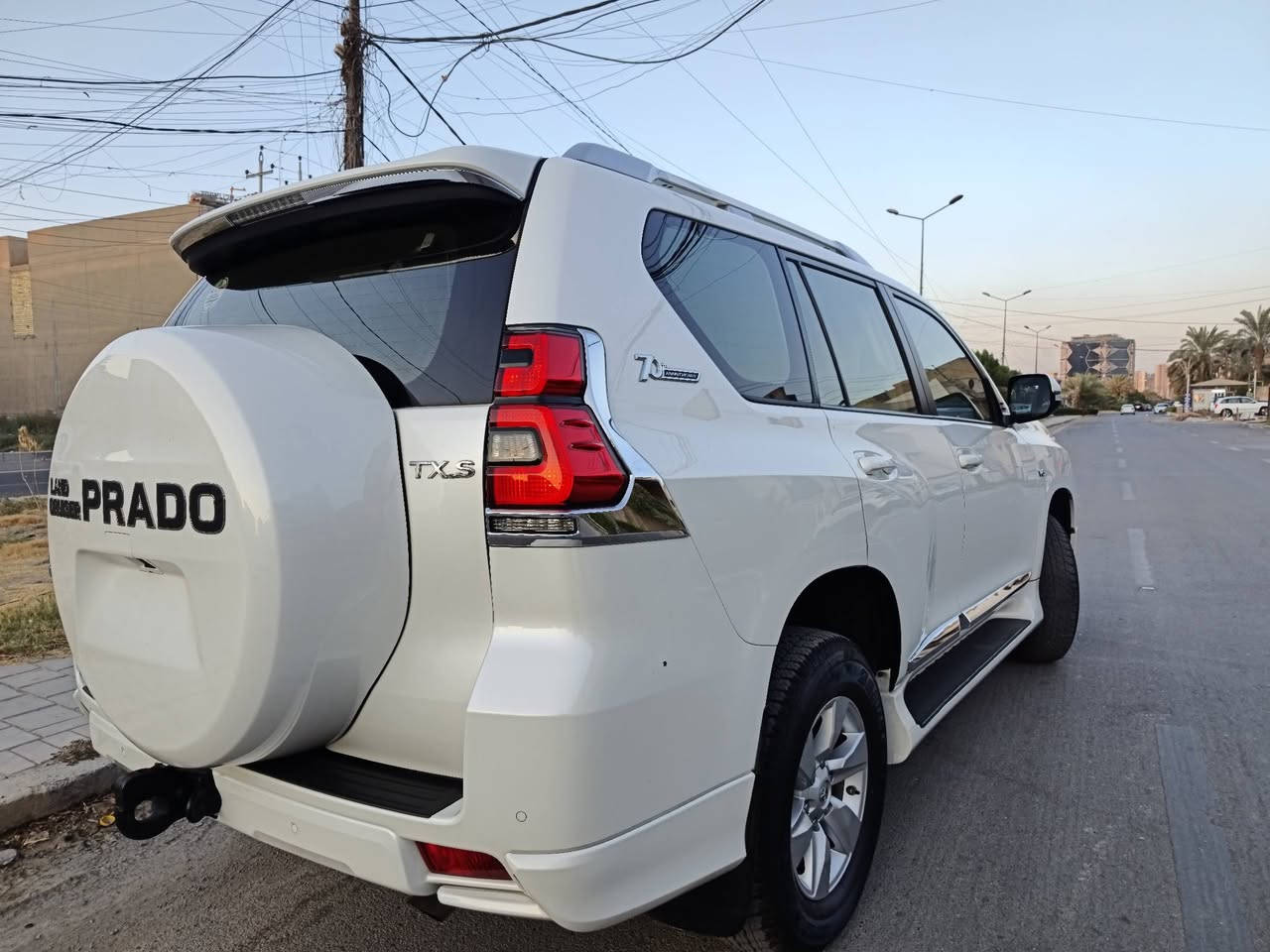 للبيع تويوتا برادو 
​الفئة: TX.L
​الموديل: 2020
​المحرك: 6 سلندر
​المقاعد: 7 راكب
​الخزان: دبل خزان
​فتحة السقف: بانوراما
​المرايا: كهربائية
​المقاعد: جلد + كهرباء
​الممشى: 82,000 كم
رقم بغداد مداور ثاني يوم 
​للاستفسار:
***********
