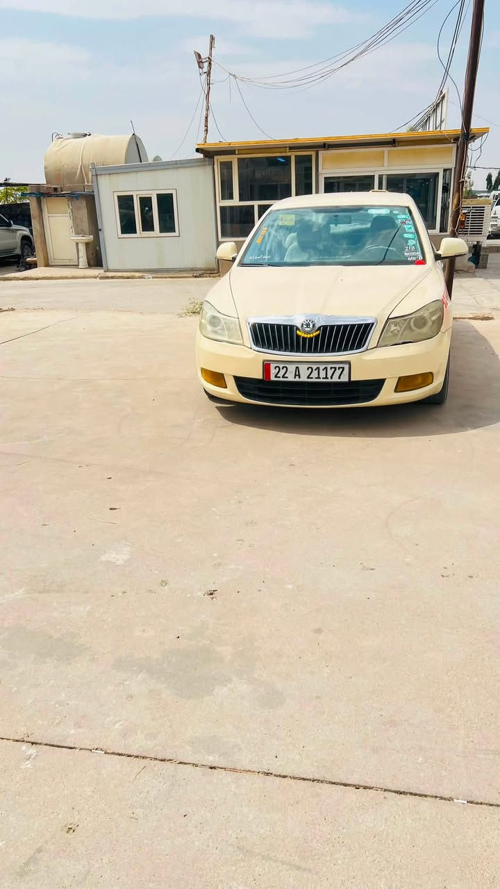 سلاو سكؤده مؤديل 2013 بيلاد مه كينه 16 كراوه به 20 جيته  بێ بۆیاغ تەنها دۆسوکانی بۆیاغە و ئەزیەتەکی کە می پشتی هە  بۆیاغی نیە لە قە لبی ژینگە و سەنەوی نوێە گێر و مەکینەی بەشەرت دەنگ دوکەل بخار هیچی نە یە ئەوەندە نابی لۆی بەسترایە سعر ٩٢مجال ژماره مؤبايل ***********
