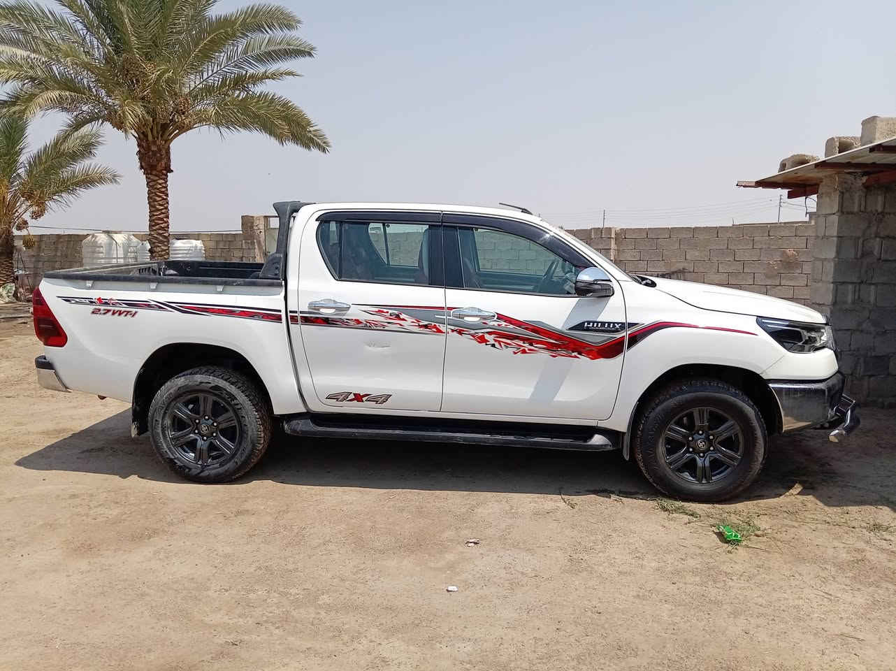 السلام عليكم سيارة فور ويل رقم سليمانية ماشية ٤٠ الف كير عادي 
موديل ٢٤ بعدها على وضع شركة ماعدا خدش في باب خلفي من جهة يمنة موضح بل صورة وباقي كفالةعامة
مغلفة ppf رايدها ب ٣٠٠ ورقة تليفون ***********

