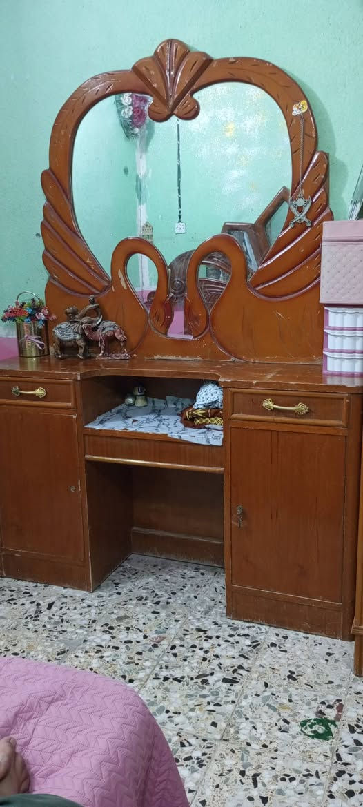 ميز مرايه وجربايه للبيع ***********ستفسار ع رقم

