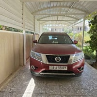 للبيع نيسان باثفايندر 2013SV 4WD   . وارد امريكي  حادثها الصفحة اليمين...