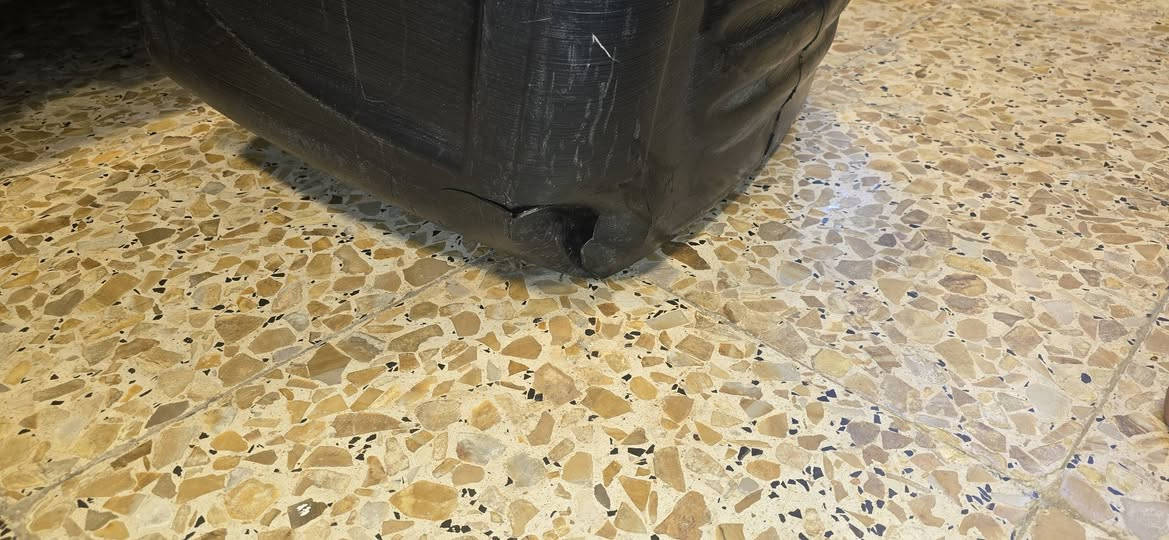 صندوك دلفري للبيع سعره ٢٥ بيه ضربه مثل ما اموضح بل صورة الله شاهد جديد  مكاني بغداد الحرية ***********
