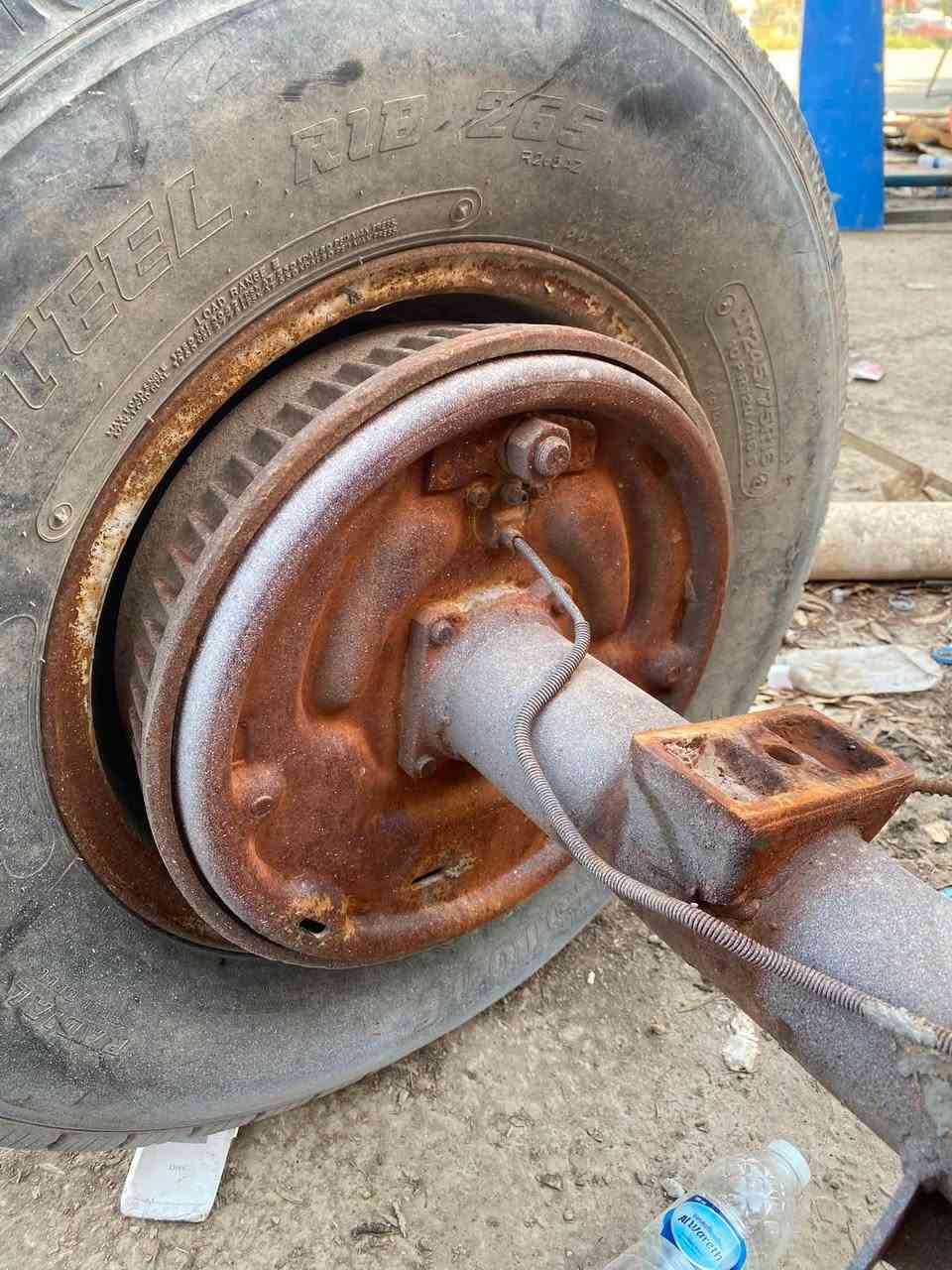 السلام عليكم اكسل ثمانية برغي تك تاير مو دبل موديل ١٩٨٢  هو وزوج ويلات بي السعر ٢٥٠ الف مكاني بغداد شارع فلسطين 
***********
