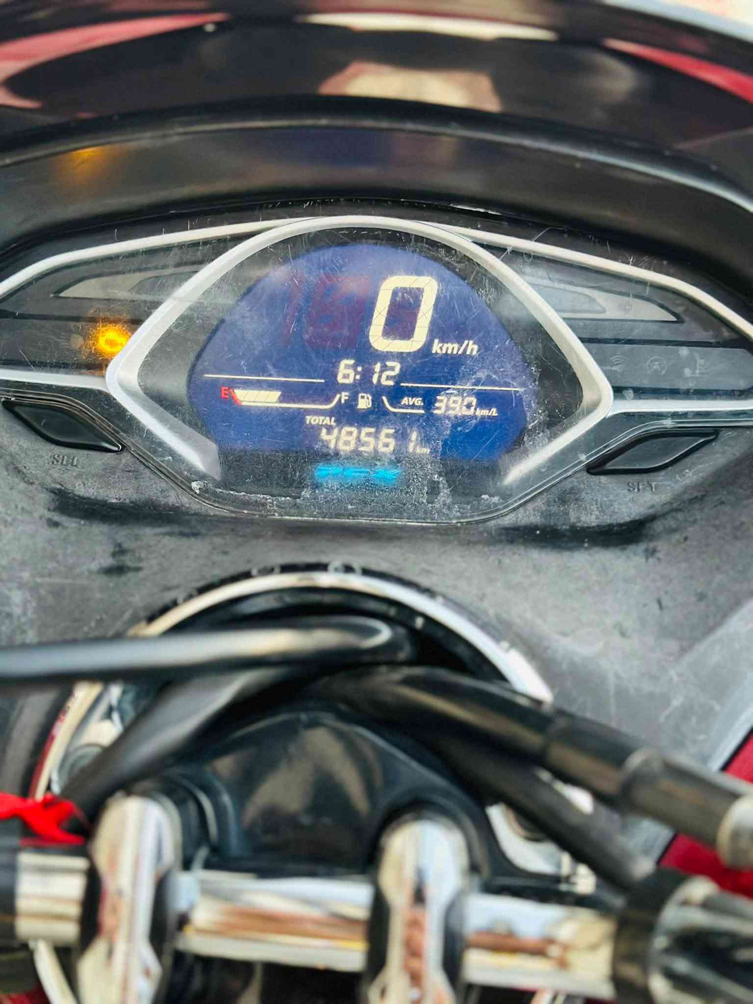 السلام عليكم 
Pcx
جيل ثالث ياباني✅
لون ماروني ♥️
ماشية 48🚶‍♂️
مكينة 150✅
مواصفات 
بصمة✅
حساس ازحام✅
دراجه ناعمة استخدام شخصي
سعرها 15$ وبيها مجال 
مكانها واسط العزيزية
‭***********‬
