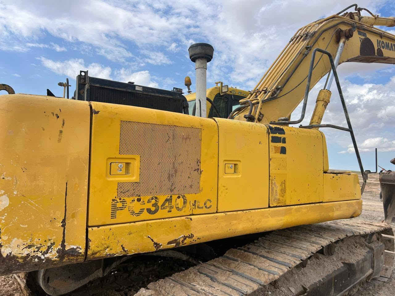 سلام عليكم
حفارة للبيع حجم 340كوماتسو محرك 114كمنز 24ولف مضخة جديدة للستفسار اكثر اتصل على رقم  ***********
