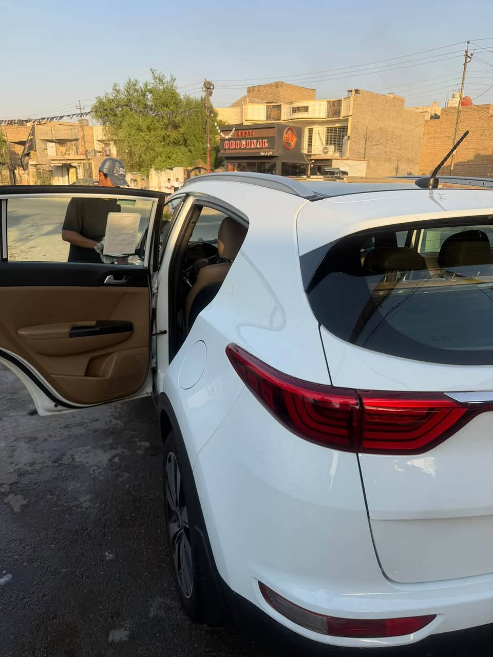 للبيع كيا سبورتج خليجي موديل 2018 عداد رقم بغداد وباسمي المسافة 70كيلو متر فول مواصفات مكفولة من الضربة والصبغ فقط بارد بسيط مكان السيارة بغداد السعر 170 $ رقم الموبايل ***********
