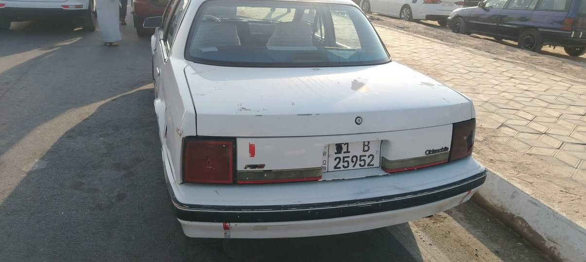 السلام عليكم جميعاً اولدز موبيل 1990 رقم بغداد انكليزي بسمي السياره كلهه بلاد وياهه مشط استيرن جديد بل جنطه تخم كبات مكينه او كير خير من الله باتري جديد السياره يرادلهه ترتيب اشويه مكاني ديالى بعقوبه بهرز *********** السعر ٣٣ بيهه مجال
