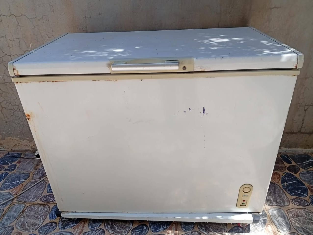 السلام عليكم ثلاجه للبيع بسعر مناسب 135 وبيها مجال مكان كركوك حي العسكري قدم 14 الرقم او استفسار ***********
