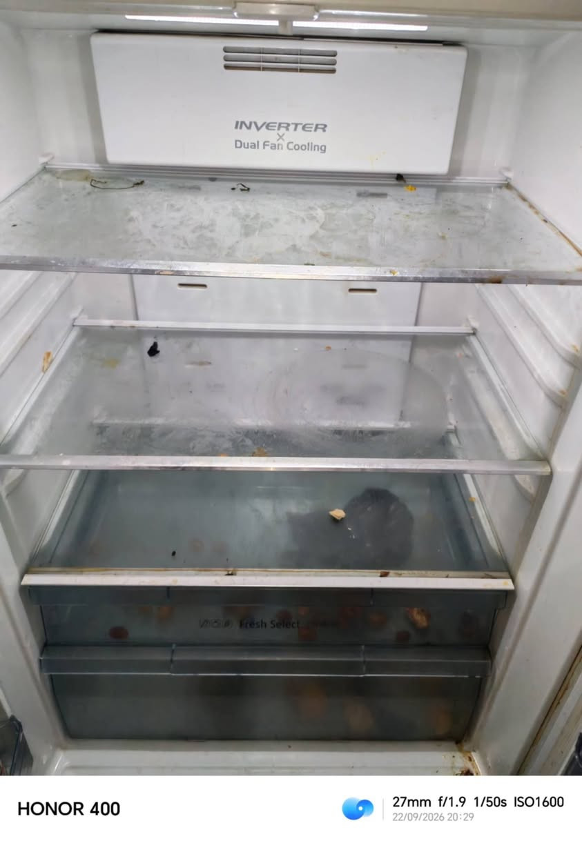 ***********
600

نص مكتوب في الصور:
- HONOR 400 27mm f/1.9 1/33s ISO2000 22/09/2026 20:29
- HONOR 400 27mm f/1.9 1/100s ISO2500 22/09/2026 20:29
- HONOR 400 27mm f/1.9 1/50s ISO1600 22/09/2026 20:29