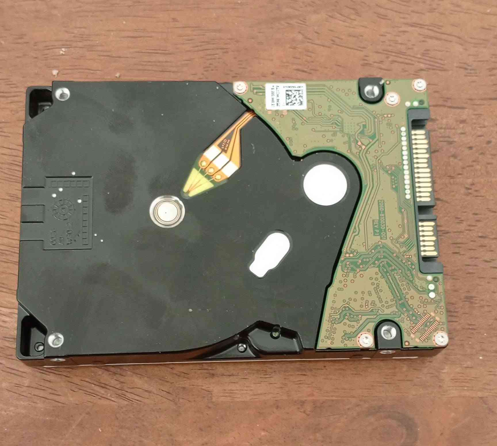 هارد HDD 4 TB  تيرا للبيع السعر 45 شغال ماعندي توصيل مكاني السيدية بغداد رقمي *********** ***********
