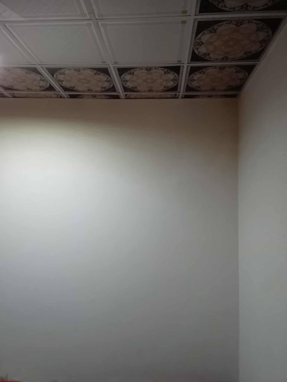 سلام عليكم دار للبيع قرمه علي ابو صخير شارع بيت الديوان مساحه 250 متر يحتوي على ثلاثه غرف وهول 35 متر وديوان 6 × 4 البيت ركن خدمات ماي ومجاري وكهرباء سعر 65وبيه مجال ستفسار *********** بي واتساب اللي يحب يتفضل
