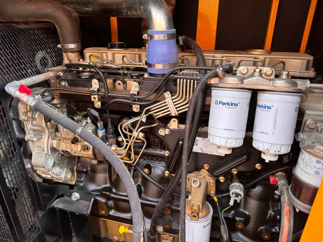 ‏سلام عليكم
🔥 مولدة بيركنز 150 KVA للبيع 🔥

مولدة Perkins 150 KVA
🇬🇧 كاتم و إنكليزي أصلي
🇫🇷  LULU SOMER راس التوليد فرنسي اصلي

✅ مشتغلة فقط 4,000 ساعة
✅ ما مفتوح بيها ولا برغي
✅ جديدة ونظيفة جداً جداً
✅ جاهزة للعمل

📞 للتواصل والاستفسار:
***********

الجادين فقط، وأهلاً وسهلاً بالجميع.
