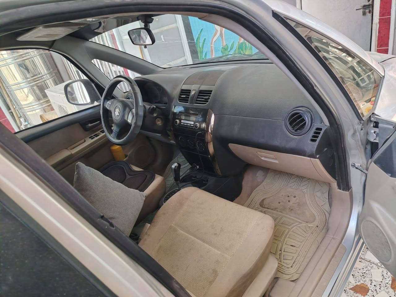 سوزوكي فئة sx4  موديل 2014 
رقم بغداد 
محرك 2000 
السيارة بيها جرد باللون السلفري بدون صبغ 
( مكان  الجرد موضح بالصور) 
السعر 58 وبيها مجال  
مكان السيارة بابل 
واتساب / ***********
