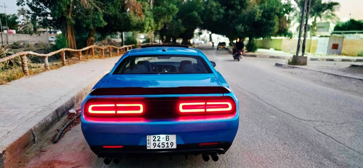 السلام عليكم
دوج جالنجر موديل 2023 Blacktop 
(1)محرك 6 سلندر 3600
(2)كشنات جلد زائد تدفئه
(3)شاشه وسط
(4)ستيرن تدفئه
(5)سلايت
(6)مرايات جانبيه هيتر
(7)كشنات كهرباء
(8)تبريد قطعتين مناخي
(9)ويل قياس 20 نجمه
(10)نضام صوت الباين
ماشيه ٢٨ الف
و باقي موصفات معروفه
ضرر سياره طرف بنيد صبغ فقط بدون ارباك او تبديل 

للأستفسار اتصال على الرقم ‏‪***********‬‏ النجف, العراق

