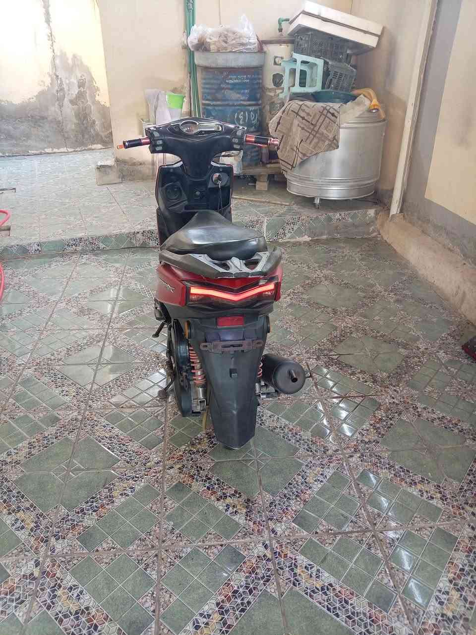 دراجه جديده بمعنه الكلمه وضع الشركه برغي مامفتوح بيها تجيب فيتر وتجي شرط ٤٢٥ وبيها مجال مكينه ماكس بلاد *********** حي المعلمين
