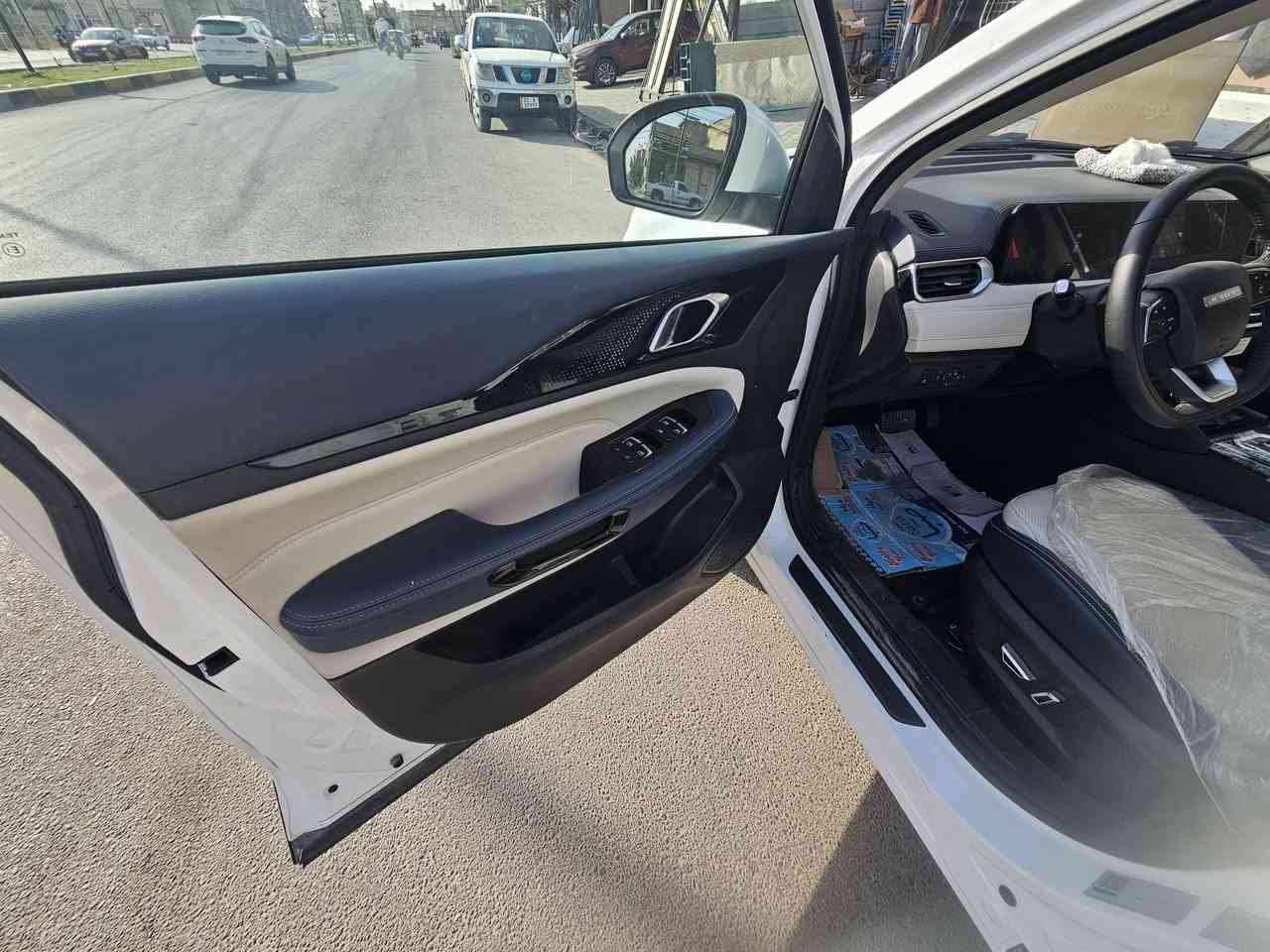 جيتور ٢٠٢٦ x50 للبيع ماشيه ٦٠٠ كيلو يعني زيرو مرقم بغداد بااسمي تحويل ثاني يوم السياره بعدها بلجيس فول مواصفات ضمان شركه تحكمات يدويه وصوتيه تبريد ثلج لون ابيض اشتريتها قبل ٤ اسابيع تشغيل عن بعد مانع انزلاق بانوراما حساسات خلفيه واماميه كامره اربع جهات سياره حيل نضيفه
الداخل مالتها نيلي وبيجي  ورزنه بشارع ومرتبه شراي يراسلني خاص
السعر ٢٤ مليون وبيها مجال 
سبب البيع عندي ظروف صارت
