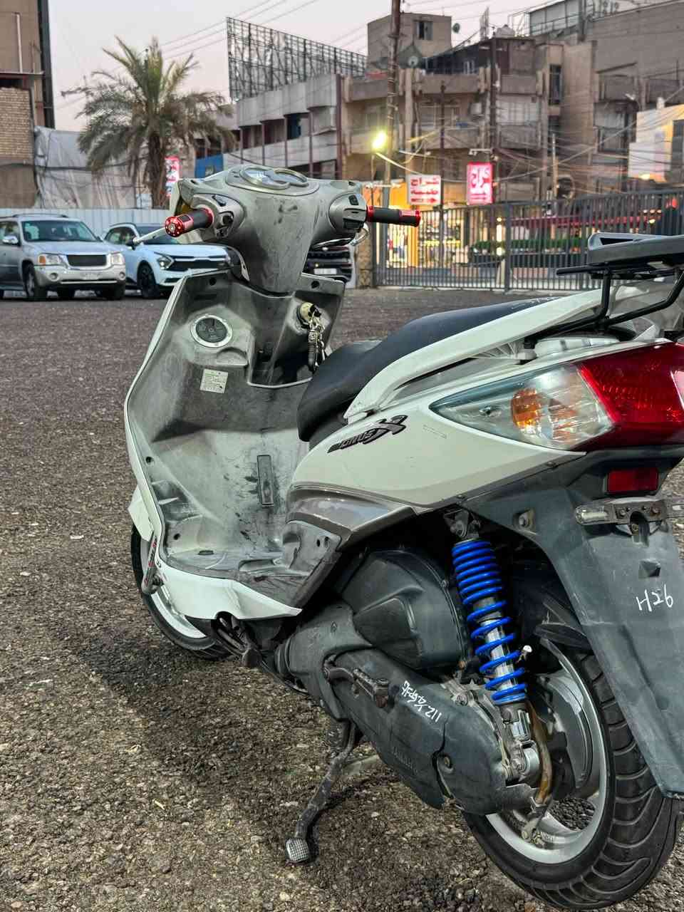 سكنز فحل كوري نوزل
السلام عليكم عيوني دراجه نضيفه وحلوه مال جناي
كفرات ختم واحد بلادي ✅ 
كهربائيات شغاله لوووك ✅ 
مكينتها اشك الكاع ✅ وخرسه
دبلات ابلاديه رياضي 
اشاير يمنه ويسره ✅ 
وجيب وياك الف فيتر دراجه نضيفه بمعنه كلمه
دراجه احجيلكم منا باجر متنوصف وبل عافيه على يأخذها شايله ملاح يخبل 
(طبيت بطسه وطفه دشبول احتمال جوزه مالته فلتت)
اوراق موجوده كامله ملفيس 📰✅
مكاني بغداد الاسكان قرب منصور  ***********
سعر 775 وبيه مجال

