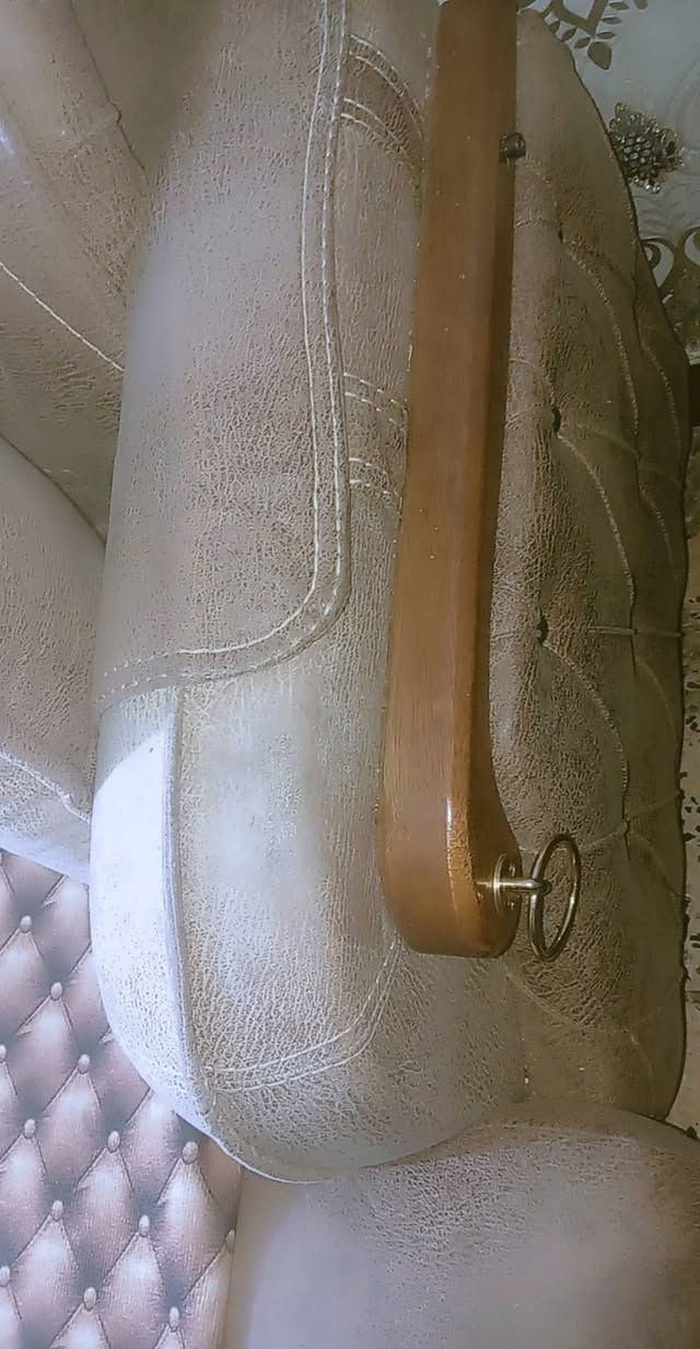 تخم اربع مقاعد ثلاثيه وكرسي تركي للبيع سعر ب١٥٠ وبي مجال الدوره ***********
