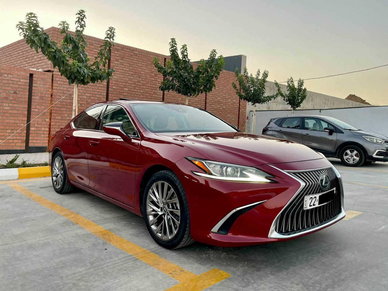 ﷽
🔥 لكزس ES350 V6 – فول مواصفات، 

🚘 Lexus ES350 V6  2019 بلون نادر ومميز، ومواصفات كاملة.

المواصفات:

• محرك V6، 6 سلندر

• داخلية جلد بيج فاخرة

• سلايد

• بصمة

• شاشة

• كاميرا خلفية

• حساسات

• ستيرن كهربائي

• ستيرن مع ذاكرة

• رادار أمامي

• رادار مسار الطريق

• تحديد السرعة

• إضاءة LED

• باگ لايت LED

• عدسات

• أنظمة قيادة: ECO / NORMAL / SPORT

• مقاعد كهربائية

• مقاعد تبريد وتسخين

• مقاعد جلد

• مقاعد مع ذاكرة

• تكييف مركزي ثنائي المناطق، منفصل للسائق والراكب

• نظام تدفئة وتبريد للمقصورة

• إنارة أوتوماتيك

• أبواب سحب/إغلاق بصمة

• زجاج أوتوماتيك

• جناح خلفي للصندوق

• حساسات ضغط الإطارات

• كاميرا/حساسات للمواقف

• نظام صوتي فاخر Mark Levinson – 17 Speaker

• تحكم بالصوت من الستيرن

🛞 أربع تايرات ووايلات جديدة مركبة حديثاً.

📄 السَنَوي، الرقم، البيئة، الطريق، الفحص وجميع الأوراق كلها جديدة ومكتملة.

🔧 الکير والمكينة لم يتم فتحهما أو تصليحهما.

⚠️ من الأمام: ضربة خفيفة بدون إيرباگ، .

واحد قدعە صبغ جملغ الخلف الصندوق، بدون إيرباگ.

📍 الموقع: السليمانية

📞 للاتصال: ***********

📲 ***********

واتس اپ 

🔥 السيارة جاهزة، فول مواصفات، والسعر مناسب!
