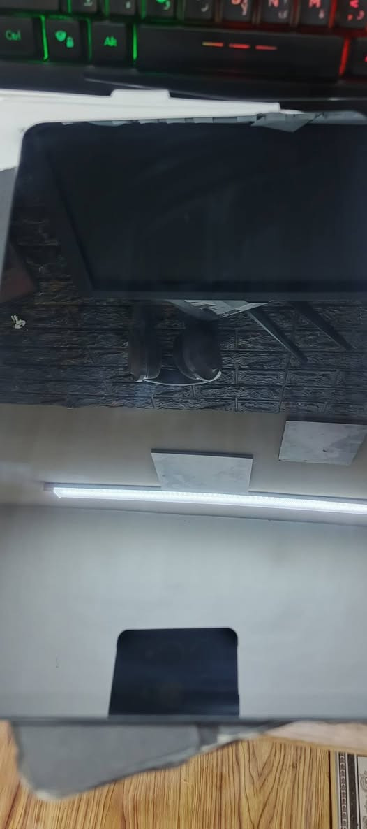 شاومي باد 6 ذاكره 256 لون مميز شخط مابي استخدام قليل  ملحقات كارتونه و راس شاحنه والكيبل  السعر 350 و بي مجال العنوان بغداد.الشعلة ***********
