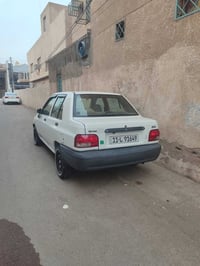 أبيض • ٢٠٢١ • بأوراق