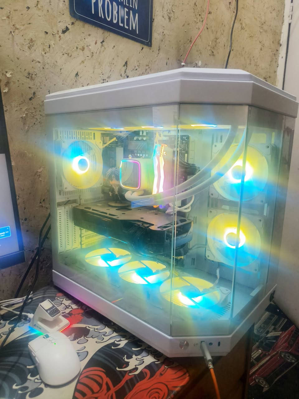 🔥 للبيع تجميعة Gaming احترافية ونظيفة جدًا – جاهزة للأداء القوي 🔥
@
🎮 مواصفات التجميعة:

🔹 المعالج: Intel Core i7-12700F – الجيل 12
🔹 كرت الشاشة: ASUS Dual RX 7700 XT 12GB OC
🔹 اللوحة الأم: Gigabyte B760 DS3H ATX WiFi DDR5
🔹 الرامات: 32GB DDR5 بسرعة 6000MHz من TEAMGROUP RGB
🔹 التخزين: SSD بسعة 1TB من نوع M.2 NVMe Lexar NM620 – سرعة تصل إلى 3500MB/s
🔹 مزود الطاقة: Segotep 850W Gold Fully Modular
🔹 الكيس: Xigmatek iCUBE باللون الأبيض
🔹 التبريد: DeepCool LS720 SE Digital 360mm باللون الأبيض
🔹 المراوح: مراوح باللون الأبيض

🖥️ الشاشة:

AOC بحجم 27 بوصة – دقة 2K – معدل تحديث 180Hz – استجابة 0.5ms – لوحة IPS

🔋 مزود الطاقة الاحتياطي UPS:

Online UPS بسعة 1KVA لحماية الجهاز من مشاكل وانقطاع الكهرباء

🖱️ الملحقات:

🔹 ماوس وكيبورد من شركة Attack Shark
🔹 سماعة من شركة KLIM
🔹 جوستك من شركة GameSir

📦 التجميعة كاملة وجاهزة للاستخدام، وتشمل جميع الملحقات، مع توفر كراتين التجميعة والملحقات. كما أن جميع المكونات باللون الأبيض، بما في ذلك الرامات والتبريد والكيس والمراوح.

✅ أداء ممتاز للألعاب بدقة 2K
✅ كرت شاشة قوي لتشغيل الألعاب الحديثة
✅ ذاكرة RAM بسعة 32GB DDR5
✅ شاشة 2K بمعدل تحديث 180Hz
✅ UPS Online لحماية الجهاز من مشاكل الكهرباء
✅ تشمل ماوس وكيبورد وسماعة وجوستك
✅ تصميم أبيض أنيق وموحد بالكامل

💰 السعر: 2,000,000 دينار
💬 قابل للتفاوض للجادين فقط

📍 الموقع: بغداد
📩 للاستفسار ومعرفة التفاصيل، يرجى مراسلتي على الخاص.
او الرقم ***********
