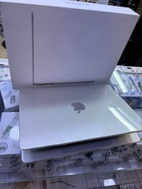 ماك بوك اير M5 • ١٦ جيجا رام • ٥١٢ جيجا SSD