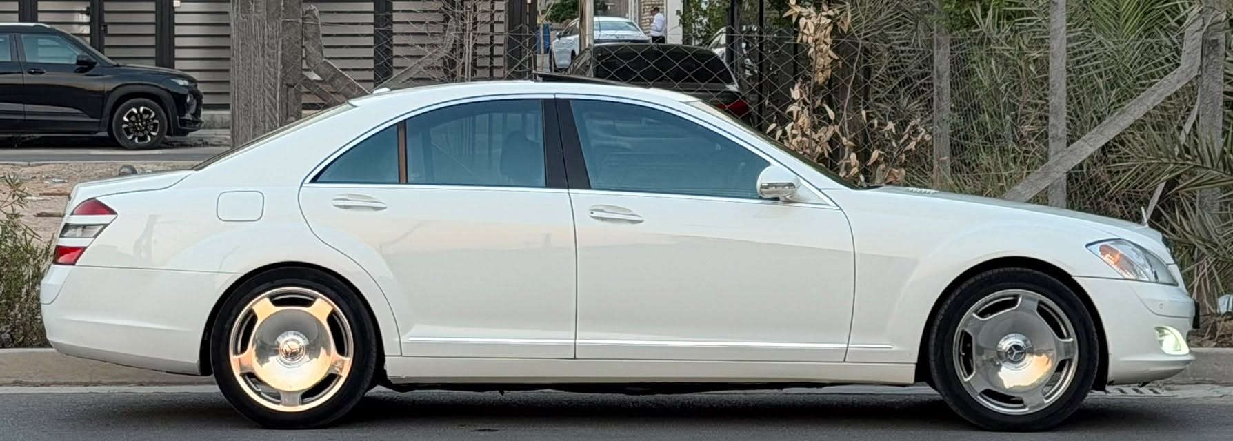 Mercedes S350 2006
وارد يابان مكفوله من الضرر

صبغ ثلاث قطع جمالية باليابان

بدون شخوط / بدون رصعات/ بدون بارد 

المواصفات فول 1/1 :

- محرك v6 عقل الفوك المرغوب

- فتحة سقف SlideRoof

- ابواب شفط كهرباء

- صندوق كهرباء

- داخل اسود مع صاج

- كشنات جلد + خزن Memory

- كشنات كهرباء امامي 

- شاشة وسائط + كاميرا خلفية

- ثلاجة خلفية

- مري شفط / اشارة بالمري

- ماوس تحكم + تحكمات ستيرن

- حساسات اصطفاف امامي / خلفي

- سيدي جينجر 6 اقراص

- سستم صوت HarmanKardon

- ستيرن كهرباء و تدفئة

- تبريد منفصل + قطعتين مع تحكم خلفي

- لايتات داينمك اوتو Dynamic 

- برده خلفية

- تچاوي كهرباء امامي + خلفي

رقم بغداد هزه واراقام وسنوية جديد 

السعر157 ورقه بيها مجال

السيارة كل شي بيها بلادي و كل اوبشناتها شغاله

مسويلها ادامه سيرفس كامل و لا كلوب مشتغل بالدشبول

العنوان بغداد / الكرخ

***********

***********
