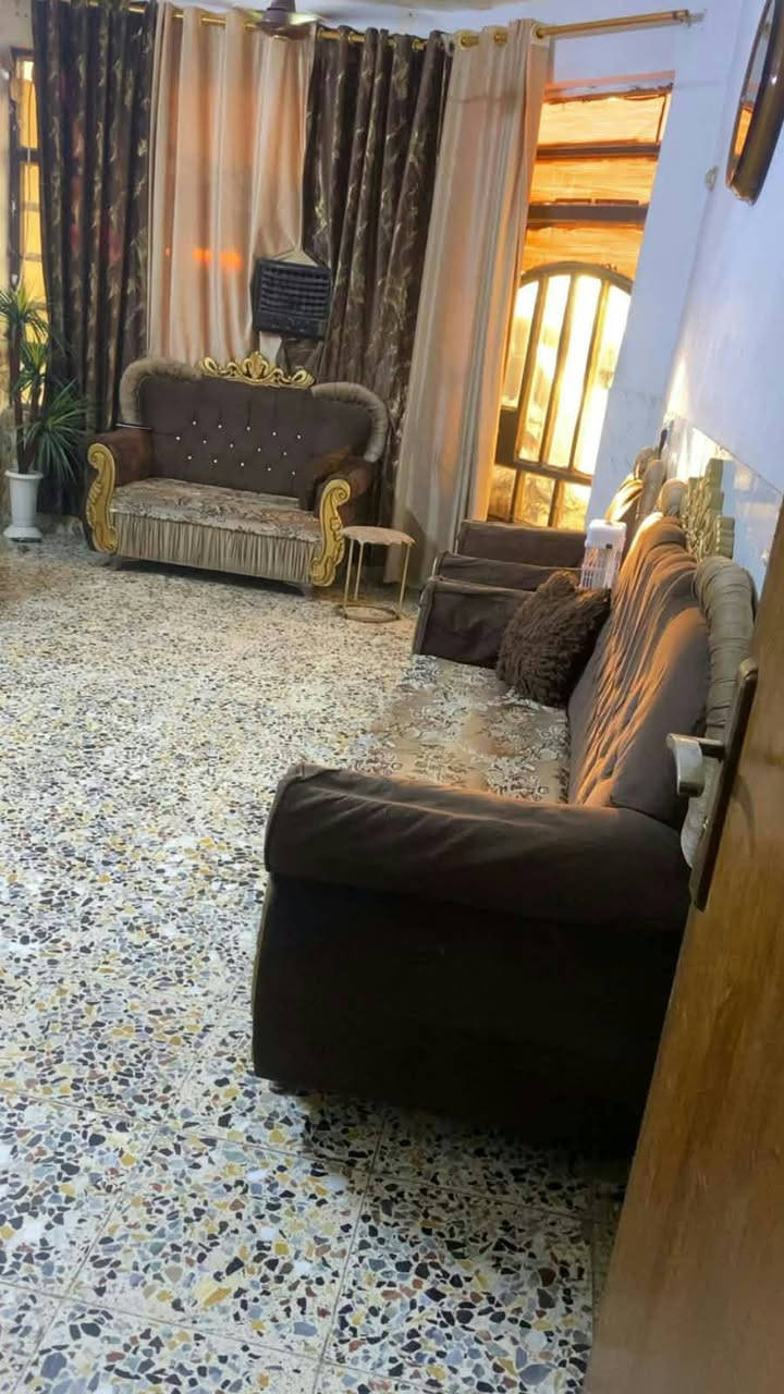 تخم 10مقاعد فقط كم يده تعبانه 140قفللل
طباخ شغال 100وبي مجال 
بغداد
