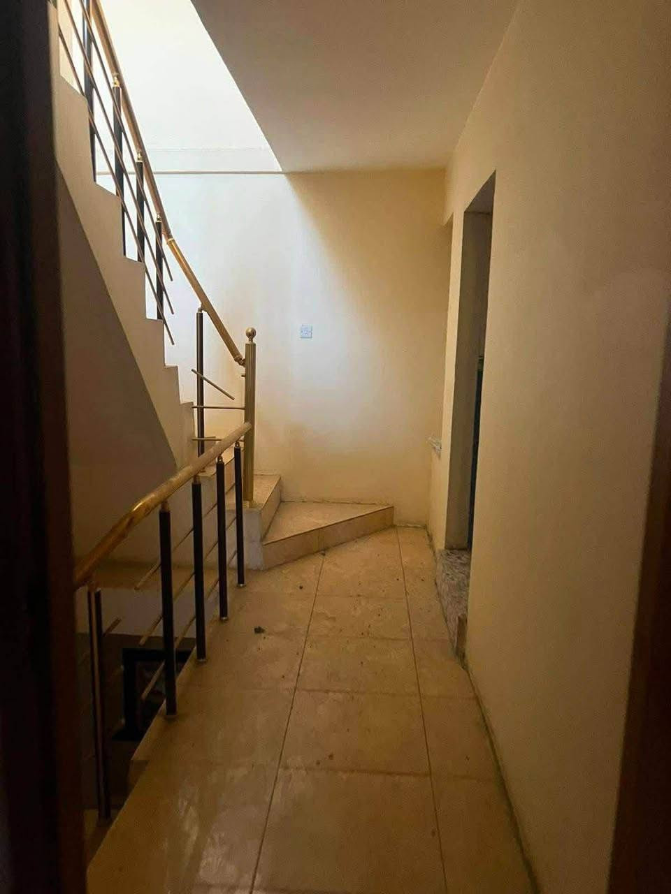 🏠 للإيجار في السيدية | 750 ألف وقابل للتفاوض

✨ دار مساحة 50 متر

🔹 يتكون من:
• غرفتين نوم 🛏️
• مطبخ 🍳
• صالة 🛋️
• خدمات بكل طابق 🚿

💰 بدل الإيجار: 750 ألف وقابل للتفاوض

📞 للاستفسار والتواصل:
***********

🏢 مكتب قمر للوساطة العقارية
📍 عنوان المكتب: مدخل شارع الآمن

🔑 يتوفر كافة عروض الإيجارات في منطقة السيدية
