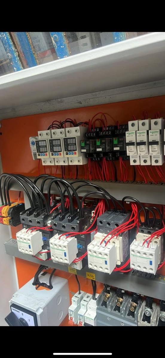 عمل وتنصيب كافة لوحات المولدات وبوردات توزيع 
وجميع انواع البوردات السيطرة ATS -MTS -STAR DLTA …… 
يتوفر لدينا جنج اوفر وقواطع دورة
كل الامبيريات والاحجام
باسعار رمزيه مناسبة جدا. وتوجد خدمة توصيل
***********
عنوانه. بغداد عكد النصارى خلف جامع ابو التمن مباشرةً
