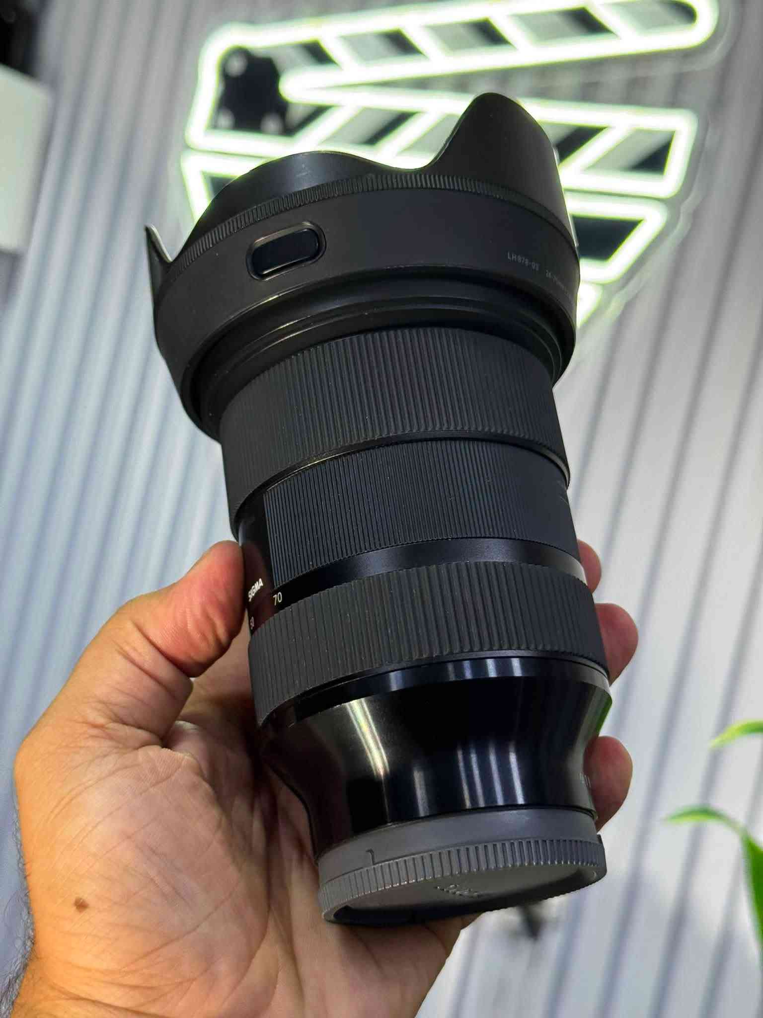 #daste_dw_مستعمل
——————————-
#sigma 24-70 F2.8 mark 1
اصدار الاول
—————-
Clean 90‎%‎
ملاحظه / زجاج بيها ضربه بسيطه واضح بالصور
تيبنى / شوشةى لينز شوختةكى هةيه له رسم دياره
