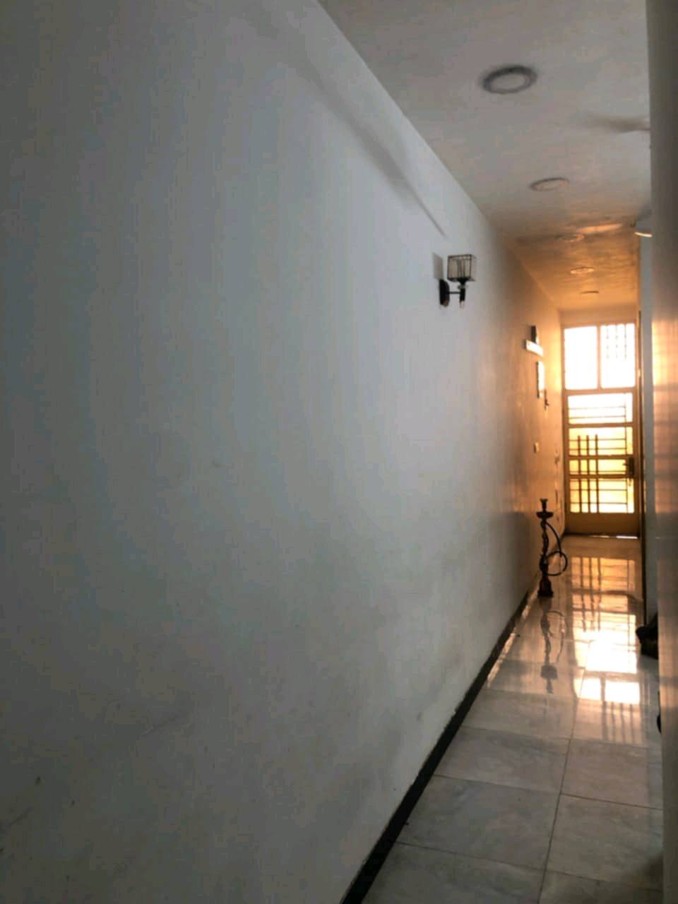 بيت طابو صرف ١٠٠م واجهة ٥م نزال  ٢٠ م طابقين بناء كامل الطابق الأرضي يحتوي على تواليت خارجي واستقبال و صالة ومطبخ وحمام وتواليت مشترك وغرفة  و الطابق الأول غرفتين وحمام وتواليت كبار وبيتونة وسطح امام البيت تشجير حديقة مسيجة ومكان يصلح كراج سيارة السعر ١٧٥ مليون وبي مجال مطلوب قرض إسكان ٥٠ مليون  القرض شامل السعر
المكان الزعفرانية حي موظفي الأمانة
رقم الهاتف ***********