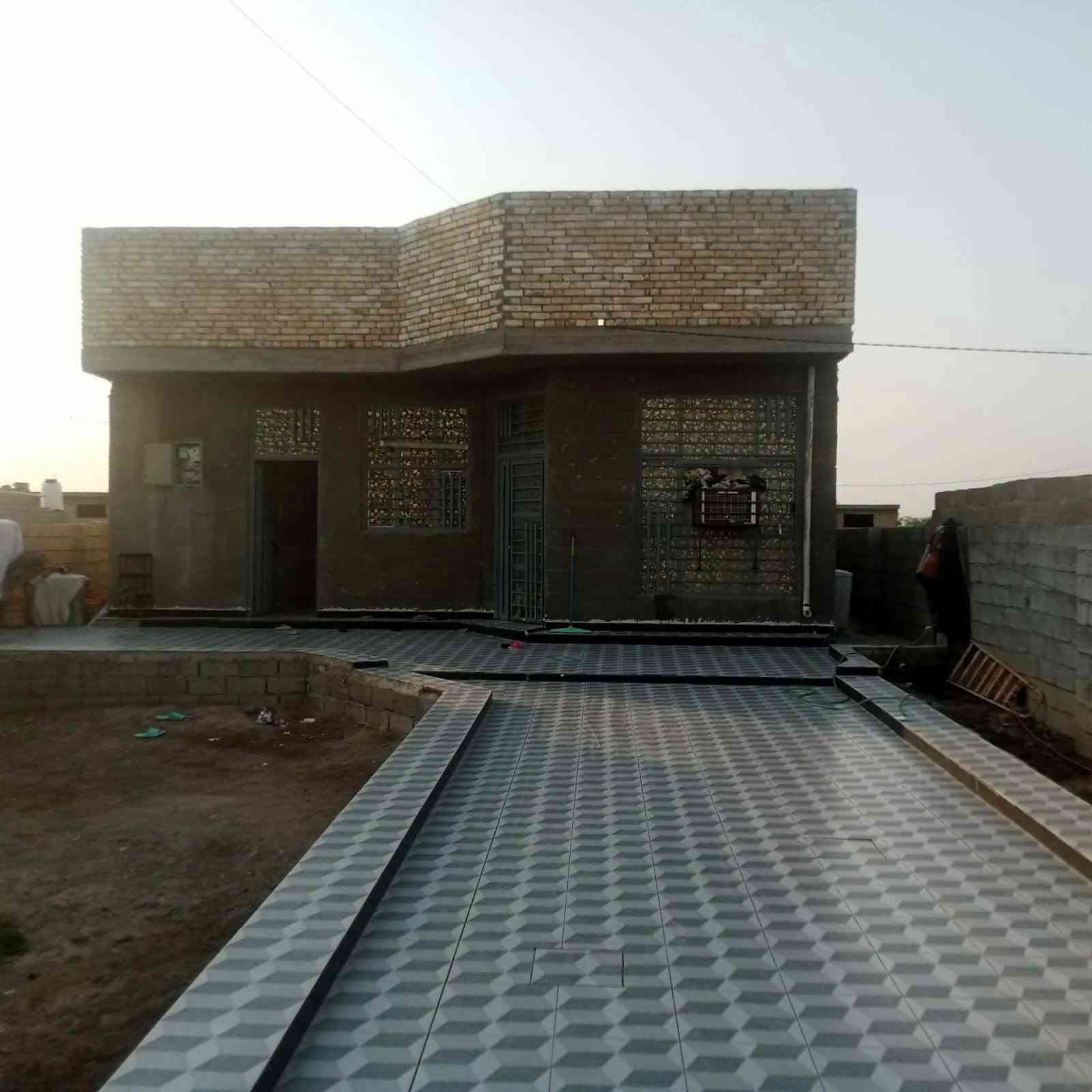 بيت مساحه380متر بحي الحكيم بشارع ضافر زرزور قرب المدرسه غرفتين وهول ومطبخ وستقبال البناء بلوك ولاساس طابوك البيتونه طابوك 
بيت مرتب بلعافيه علياخذه السعر 45 بيه مجال مسجل بلديه 
الستفسار
